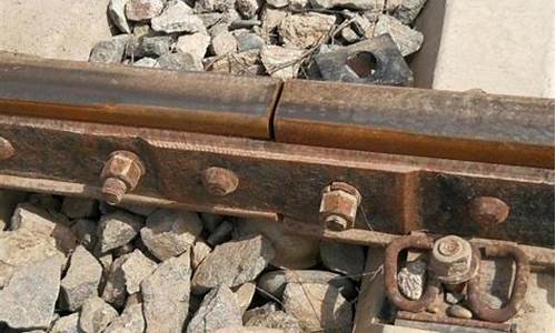 公路上铁路通过叫什么(公路上有铁路)_https://www.senxinmaoyi.com_物流单号_第1张